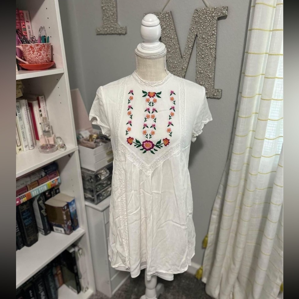 Women’s Medium white Floral Babydoll Dress